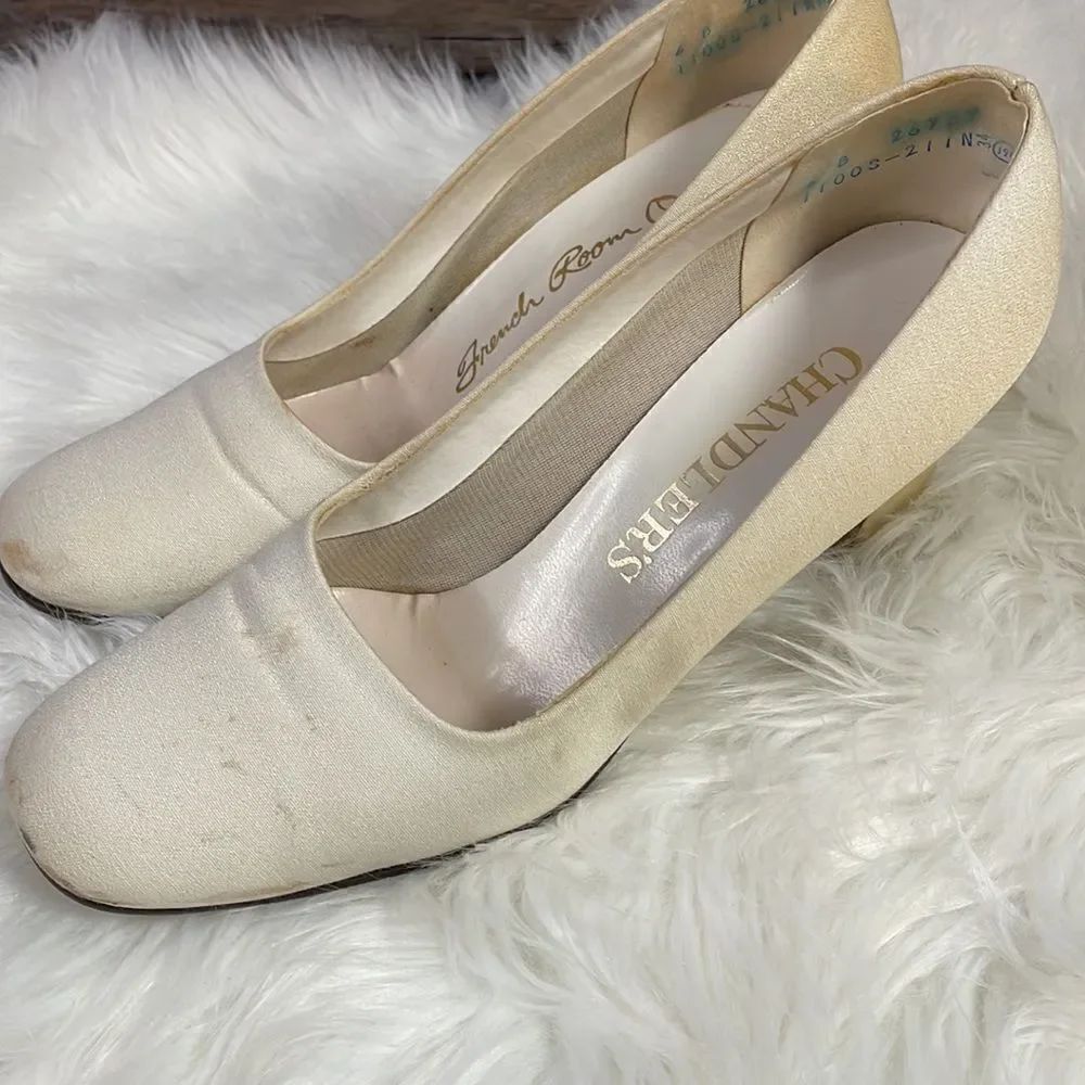 French Room Originals Chandlers Ladies Heels Cream Color Size 6 B Vintage 1975
